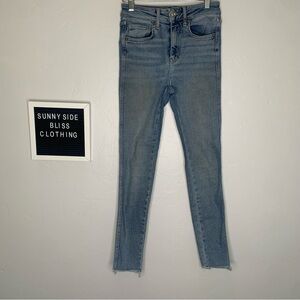 We The Free Light Wash High Rise Skinny Jeans Raw Hem Women’s Size 26
